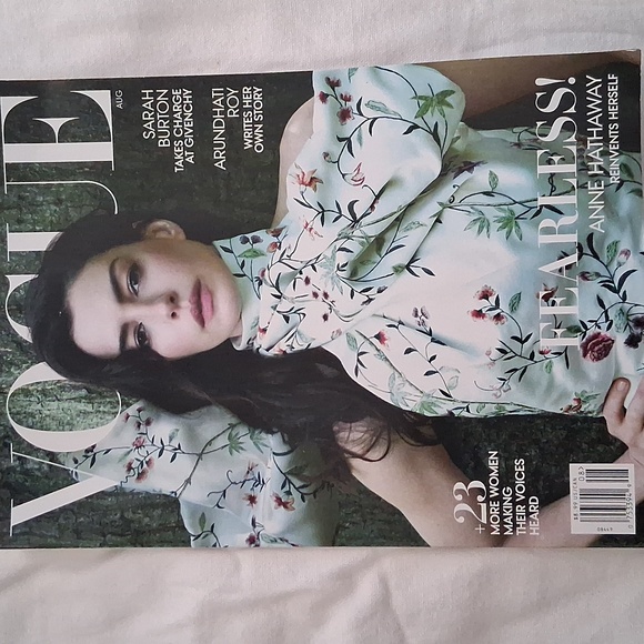 Vogue USA Magazine August 2025, Fearless Anne Hathaway - Picture 2 of 4